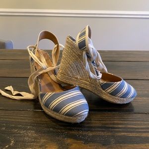 Report striped tie ankle wedge